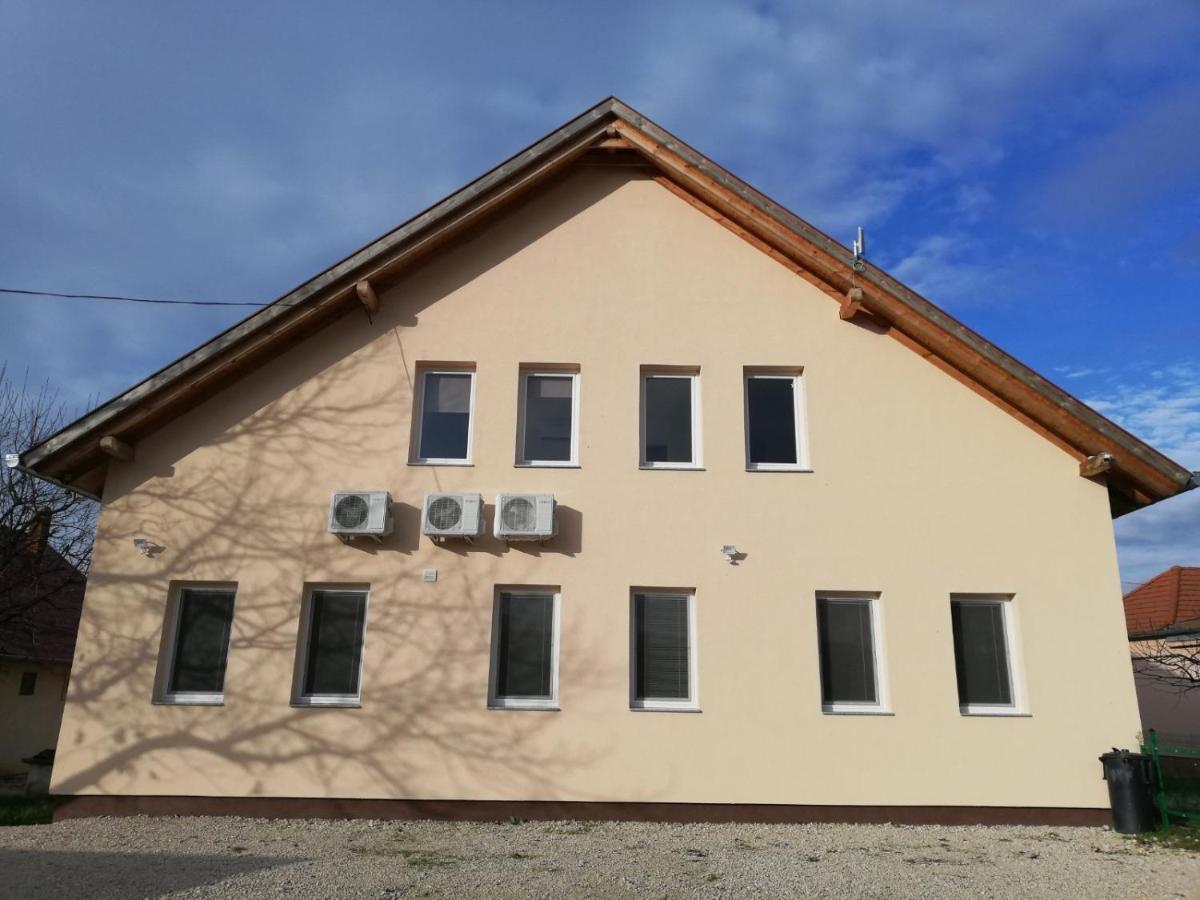 Mura Regnum Panzio Bed & Breakfast Tormafolde Exterior photo